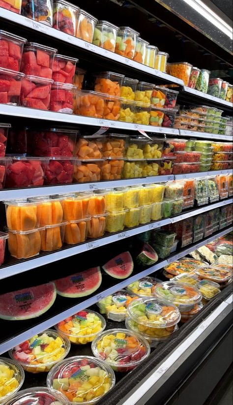 Healthy Eating Fruit, Eat More Fruits And Vegetables, Fruits Aesthetic, Healthy Food Shop, Healthy Person, Fruit Summer, Healthy Groceries, Healthy Food Dishes, Food Therapy