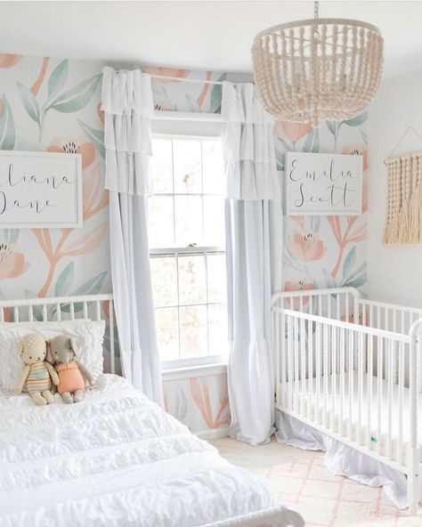 Sisters Bedroom Ideas, Boy And Girl Shared Room, Twin Girl Bedrooms, Girl Nursery Ideas, Boy And Girl Shared Bedroom, Sister Bedroom, Sibling Room, Sweet Room, Shared Girls Room