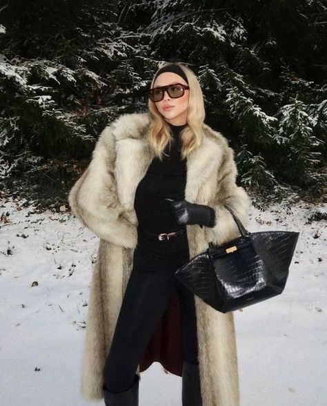 new york winter outfit | winter fits | aesthetic winter outfit | fur coat outfit | winter style inspo Kate Moss Winter Outfits, Mob Wife Outfit 2024, Fur Gloves Outfit, Winter Outfits Fur Coat, White Faux Fur Coat Outfit, Winter Fashion 2024, Fur Coat Winter Outfit, Cute Warm Winter Outfits, Faux Fur Coat Outfit