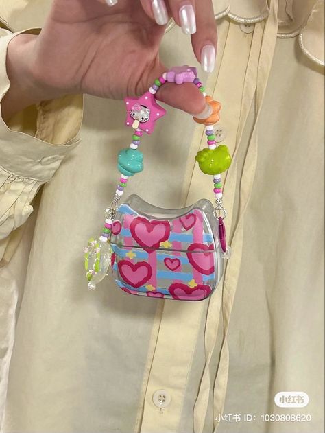 Charm Aesthetic, Cute Ipod Cases, Inside My Bag, Airpod Cases, Diy Iphone Case, Girly Phone Cases, Pretty Phone Cases, Phone Shop, Diy Bracelet Designs