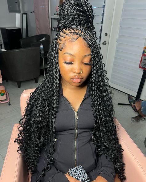 17 Stunning Fulani Braids Hairstyles - Her Darling Life Black Knotless Braids With Curls, Black And Blonde Knotless, Black And Blonde Knotless Braids, Cute Fulani Braids, Black Knotless Braids, Flip Over Fulani Braids, Curly Crochet Styles, Black Knotless, Knotless Braids With Curls