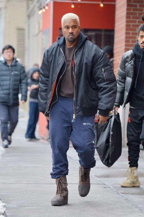 Moody Clothes, Fashion Instagram Accounts, Kanye West Outfits, Kanye Fashion, Kanye Yeezy, Kanye West Style, Yeezy Fashion, Yeezy Outfit, Japan Fashion Street