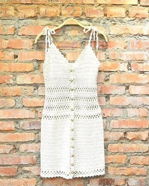 Patron gratuit pour crocheter une robe - Mery Crochet Dress Pattern For Beginners, Wedding Dress Pattern, Fall Knitting Patterns, Wedding Dress Patterns, Crochet Swimwear, Crochet Lace Pattern, Crochet Clothing And Accessories, Crochet Shirt, Modern Crochet