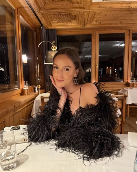 Emma Rose on Instagram: “date night 🍨” Fall Dinner Date Outfit, Date Outfit Ideas Casual, Dinner Date Outfit Ideas, Dinner Date Outfit, Outfit Ideas Dressy, Date Outfit Ideas, Lucky Girl Syndrome, Outfits Night Out, Dinner Date Outfits