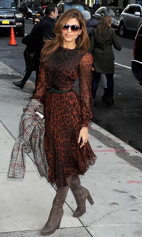 Eva Mendes Style, Eva Dress, Eva Mendes, Mode Casual, Vintage Glamour, Fashion Editor, Emilio Pucci, Look Fashion, Modest Fashion