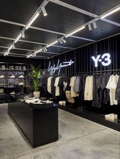 Modern Clothing Store Design Boutique Interior, Adidas Interior Design, Industrial Clothing Store, Streetwear Store Interior, Apparel Store Design, Showroom Clothes, Small Clothing Store Interior, Clothes Showroom, Clothing Showroom