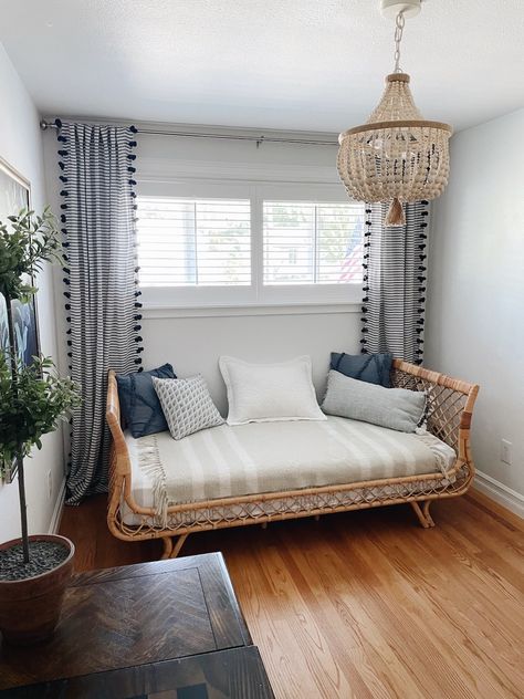 Rattan Daybed in Our Guest Room - The Inspired Room Daybed Guest Room, Wicker Daybed, Daybed Room, Small Guest Room, Rattan Daybed, First Day Of Fall, Daybed Sofa, Cozy Space, Banquette