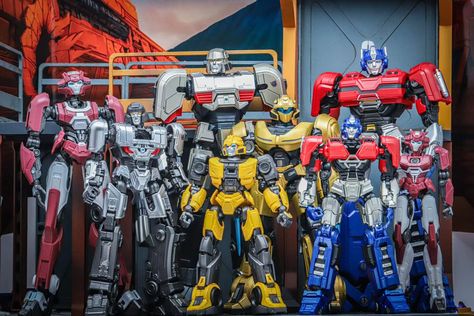 YOLOPARK | A group photo of some cast members from Transformers One. #YOLOPARK #collectibles #Toys #transformers #TransformersOne #transformersone | Instagram Nuh Uh, Collectibles Toys, Transformers Artwork, Cast Member, Transformers Art, Group Photo, Group Photos, A Group, Transformers