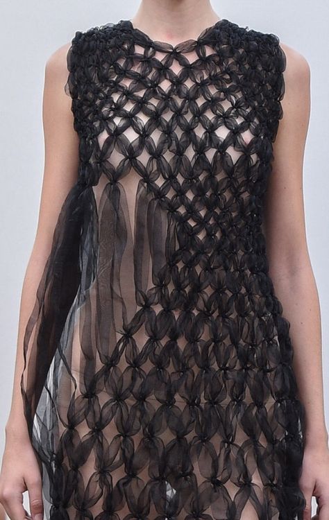 Noir Kei Ninomiya SS 2016 @sqchoi Design Fabric Textiles, Sculptural Fashion, Textil Design, Fashion Inspiration Board, Trendy Wedding Dresses, Black Clothing, Colored Wedding Dresses, Textiles Fashion, Inspiration Mode