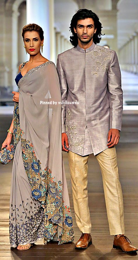 Shyamal And Bhumika Saree, Day Wedding Outfit, Indian Runway, Muslin Saree, Couple Clothing, Shyamal And Bhumika, Long Blouse Designs, Designer Sarees Wedding, Fashion Show Dresses