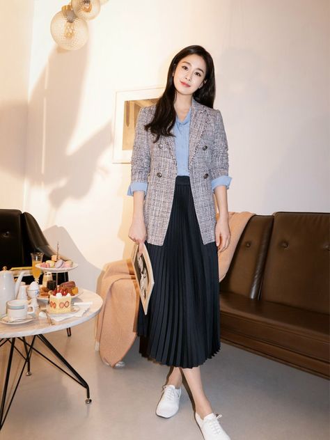 Smart Casual Women Skirt, Smart Casual Party Outfit, Korean Fashion Classy, Leather A Line Skirt, Kim Tae Hee, Casual Party Outfit, Smart Casual Dress, Long Skirt Fashion, Fasion Outfits