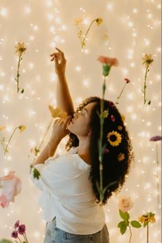 Boudiour Poses, Happy Birthday Clip, Photoshoot Backdrops, 21st Birthday Photoshoot, Flower Photoshoot, Floating Flowers, Hanging Flower Wall, Floral Backdrop, Hanging Flowers