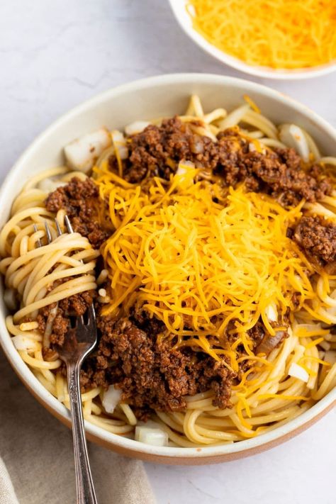 This copycat recipe for Skyline chili is just as good as the real deal! Learn how to make this authentic Cincinnati chili, plus, find out how to serve it just like they do at the restaurant. Chili Spaghetti Recipe, Skyline Chili Recipe, Cincinnati Chili Recipe, Chili Spaghetti, Mexican Food Recipes Appetizers, Skyline Chili, Ground Beef Chili, Cincinnati Chili, Mediterranean Spices