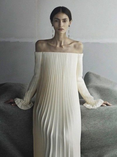 haute boheme | Marine Deleeuw photographed by Julia Hetta for... Julia Hetta, Woman In White, Vogue Italia, Mode Inspo, 가을 패션, Modern Bride, Couture Fashion, Editorial Fashion, Nasa