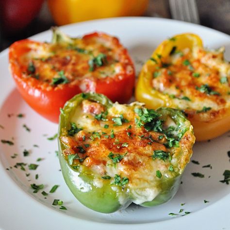 Stuffed Spanish Peppers with Tuna and Tomatoes Tuna Stuffed Peppers, Spanish Peppers, Canning Diced Tomatoes, Tomato Recipes, Wine And Dine, Fruit And Veg, Mediterranean Recipes, Fish And Seafood, Fish Recipes