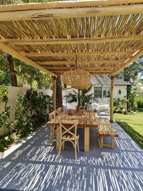 A simple patio pergola will instantly become a trendy garden or terrace feature that work surprisingly well in tight spaces. Spanish Inspired Home, Attached Pergola, Rustic Pergola, Timber Pergola, Garden Nook, Timber Fencing, Cozy Patio, Pergola With Roof, Timber Construction