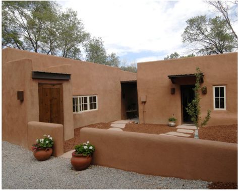 Modern Adobe House Exterior, Adobe House Exterior, Modern Adobe House, Modern Adobe, Southwestern Bedroom, Brick House Plans, Mud House, Exterior Design Ideas, Adobe House