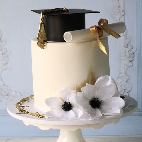 Simple Graduation Cakes, Graduation Sheet Cakes, Graduation Cap Cake, Graduation Cake Designs, Cap And Diploma, Graduation Party Cake, Baked Dessert, Best Cakes, Candy Birthday