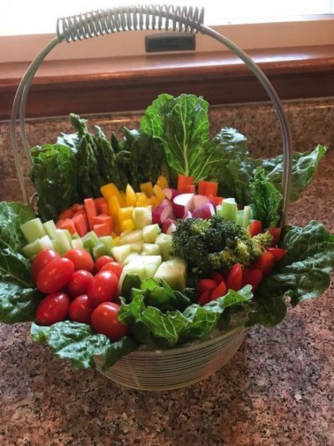 Easter Lunch Table, Veggie Tray Ideas, Easter Vegetables, Nail Easter, Brunch Easter, Craft Easter, Nails Easter, Easter Appetizers, Easter Dishes