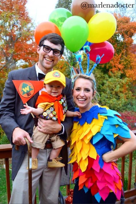 Cute and Clever Family Halloween Costume Ideas Disney Family Halloween Costumes, Disfraz Up, Pixar Halloween Costumes, Family Costumes For 3, Disney Family Costumes, Family Halloween Costume Ideas, Family Themed Halloween Costumes, Family Halloween Costume, First Halloween Costumes