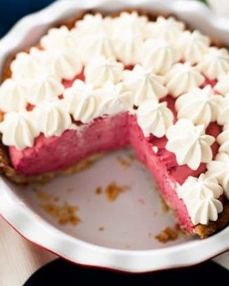 Raspberry Mousse Pie | This pie is refreshingly cool and a pretty shade of red, making it a lovely treat for an afternoon in July. It requires only a handful of ingredients, is just sweet enough, and feels deliciously light on the tongue. #july4th #4thjuly #july4threcipes #seriouseats #recipes Fresh Raspberry Desserts, Mousse Pie, Raspberry Desserts, Raspberry Mousse, Raspberry Pie, Raspberry Recipes, Mousse Recipes, Serious Eats, Pie Recipe