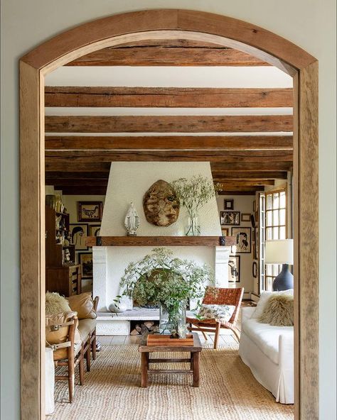 Lauren Liess (@laurenliess) • Instagram photos and videos Hgtv Designers, Lauren Liess, Morning Room, Virginia Homes, Living Room Ceiling, Rustic Coffee Tables, Living Room Style, Residential Design, Living Room Inspiration