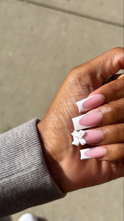 french tips White French Tip Inspo Nails, French Tips With Bow Charm, White French Tips With Bows, White French Tips With Bow, White French Tip Nails With Bow, French Tip With Bow Nails, Simple Bow Nails, White On White French Tip Nails, White French Tips With Design