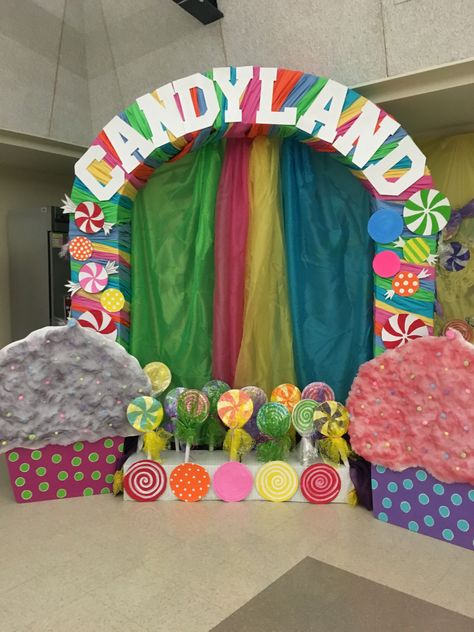 Candyland Fall Festival, Candyland Queen Frostine, Candyland Themed Decorations, Candyland Outdoor Decor, Easy Candyland Decorations, Candyland Floor Decorations, Candy Land Theme Room, Candy Land Entrance, Candy Land Decoration