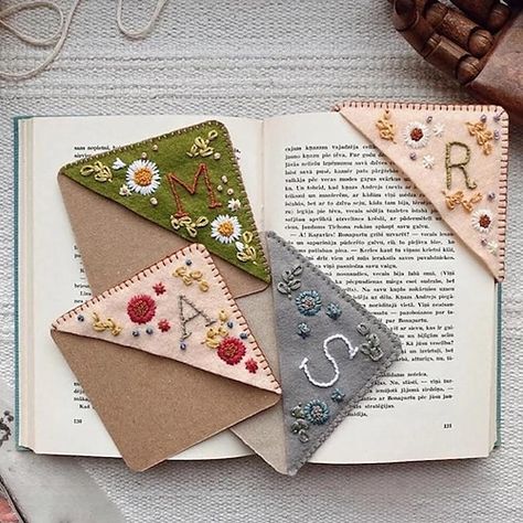 Hand Embroidered Corner Bookmark, Embroidered Corner Bookmark, Penanda Buku, Felt Bookmark, Corner Bookmark, Bookmarks For Books, Reading Accessories, Corner Bookmarks, Flower Bookmark