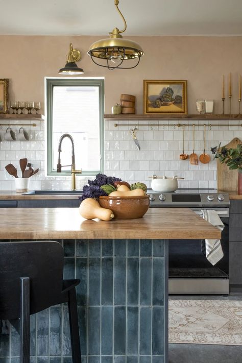 Tiled kitchen island Airy Kitchen, Glam Kitchen, I Spy Diy, Blue Backsplash, Loft Kitchen, Kitchen Backsplash Ideas, White Backsplash, Porcelain Wall Tile, The Tile Shop