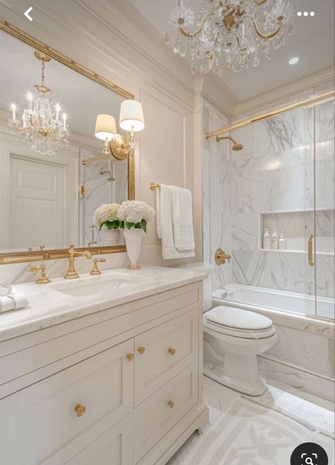 Elegant Small Bathrooms, White Gold Bathroom Ideas, Classic Small Bathroom Ideas, Small Classic Bathroom, Classical Bathroom Design, Bathroom Classic Design, Classic Style Bathroom, Gold Bathroom Ideas, French Inspired Bathroom