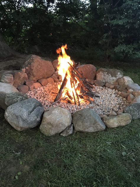 Wood Firepits Backyard, Campsite Fire Pit Ideas, Rustic Rock Fire Pit, Boulder Fire Pit Ideas, Fire Pit Rock Ideas, Basic Fire Pit, Diy Rock Fire Pit, Western Fire Pit, In Ground Bonfire Pit