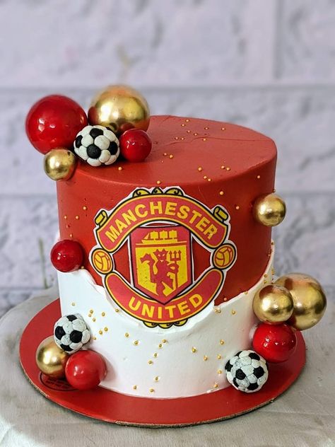 Manchester United Birthday Theme, Man United Cake Ideas, Birthday Cake Manchester United, Cr7 Cake Birthday, Pastel Cr7, Manchester United Cake Ideas, Ronaldo Theme Cake, Man United Cake, Man Utd Cake