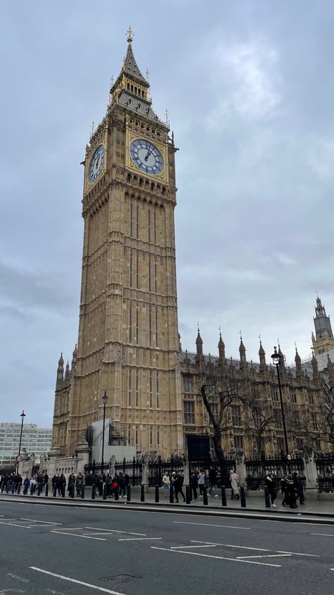 Poetic Documentary, London Bigben, Big Pen, Plain Wallpaper Iphone, London Photoshoot, London Big Ben, London Vibes, Reference Board, London Trip