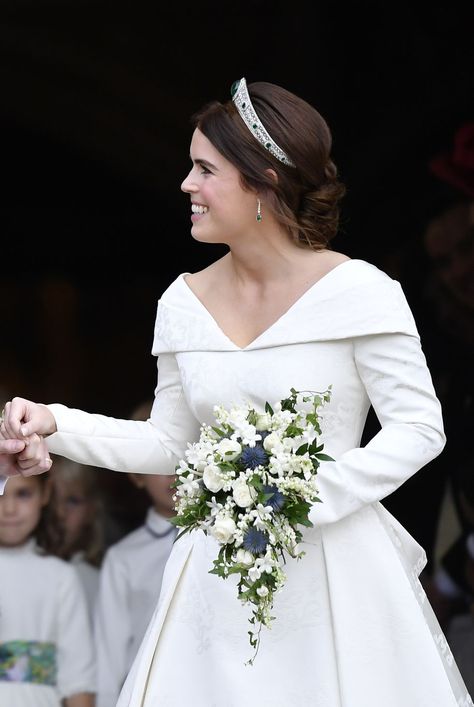 23 Major Moments You Missed From Princess Eugenie's Royal Wedding Stephanotis Bouquet, Prince Harry Kate Middleton, Trailing Bouquet, Eugenie Wedding, Thistle Wedding, Cascading Wedding Bouquets, Meghan Markle Prince Harry, Markle Prince Harry, Wedding Bouquets Bride