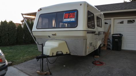 Old Campers For Sale, Bigfoot Trailer, Truck Tent Camping, Rv Campers For Sale, Fiberglass Camper, Guitar Things, Tv Without Cable, Used Campers, Refinish Countertops