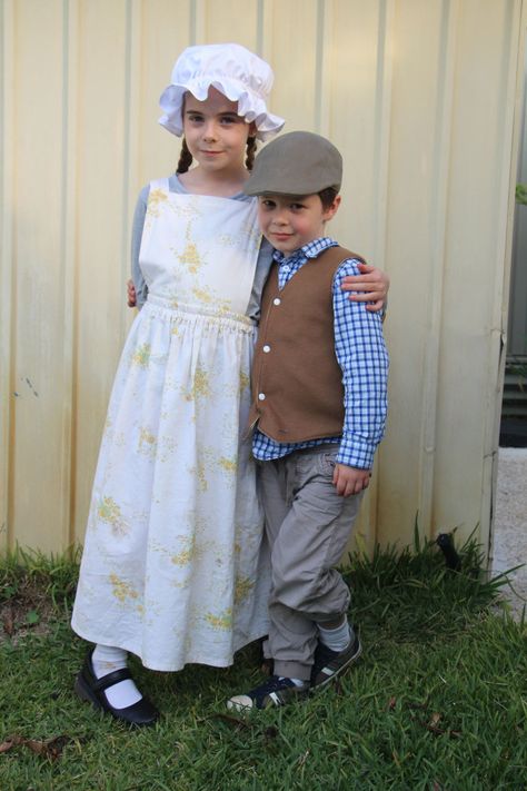 megan nielsen design diary: Bunny & Buddy’s colonial(ish) costumes Pioneer Costume Kids, Diy Colonial Costume, Colonial Costumes For Boys, Halloween Costumes Australia, Australia Costume, Valentines Day Class Party, Thrift Store Costumes, Home Made Costumes, Old Magazine Crafts