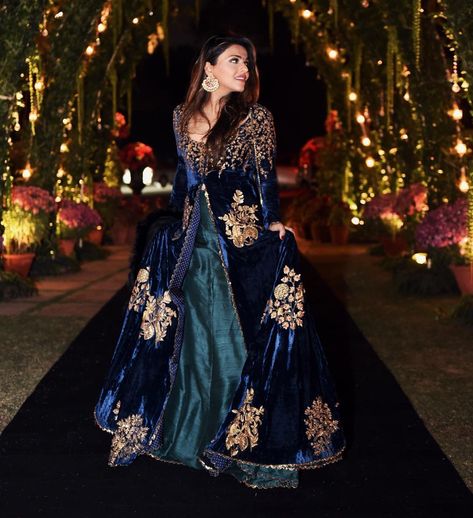 Shadi Dresses, Character Fashion, Velvet Dress Designs, Desi Aesthetic, Salwar Kamiz, Indian Gowns Dresses, Patiala Salwar, Fantasy Dresses, Ghagra Choli