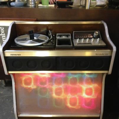 I don't know what to make of this. As if Soundesign had to add a "juke box" feel to their system to make it more sales friendly. I do remember separate speaker add-ons with those cool disco lights though! 70s Basement, Disco Lighting, Record Turntable, Stereo Equipment, Stereo Console, Record Room, Vinyl Aesthetic, Vintage Record Player, Retro Tech