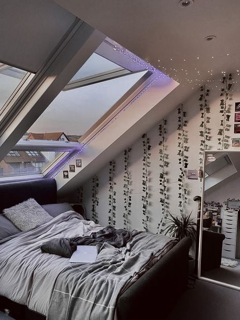 Room Ideas With A Slanted Roof, Loft Bedroom Ideas Sloped Ceiling Aesthetic, Sky Roof Bedroom, Room Ideas Roof Slope, Bedroom Ideas Roof Slope, Bedroom With Tilted Ceiling, Cute Attic Rooms, Bedroom Inspo Attic, Skylight Room Ideas