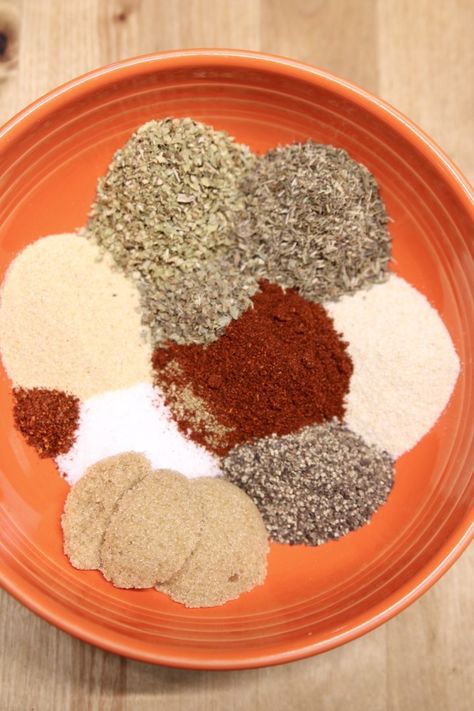 Best Chicken Seasoning, Italian Sausage Seasoning, Rotisserie Chicken Seasoning, Sausage Spices, Rub Seasoning, Chicken Seasoning Recipes, Homemade Italian Sausage, Tartiflette Recipe, Homemade Cajun Seasoning