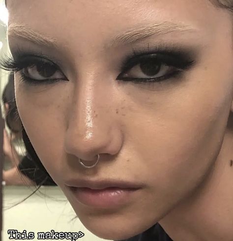 Maquillage Goth, Maquillage On Fleek, Medusa Piercing, Swag Makeup, Dope Makeup, Edgy Makeup, Black Makeup, Goth Makeup, Dark Makeup