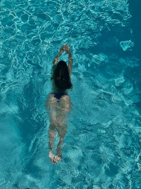 Jumping Into Pool Aesthetic, Swimming In Pool Aesthetic, Nadar Aesthetic, Pool Asethic, Public Pool Aesthetic, Pool Water Aesthetic, Swimming Aesthetic Pool, Pool Pics Aesthetic, Pool Photo Ideas