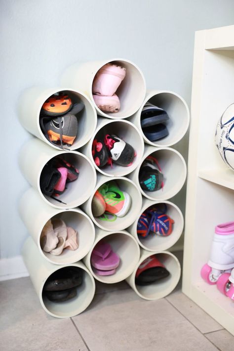 Shoe Organization Diy, Diy Shoe Storage, Pvc Projects, Diy Shoe, Workshop Organization, Christmas Decorations Diy Outdoor, Storage Hacks, Pvc Pipe, Shoe Organizer