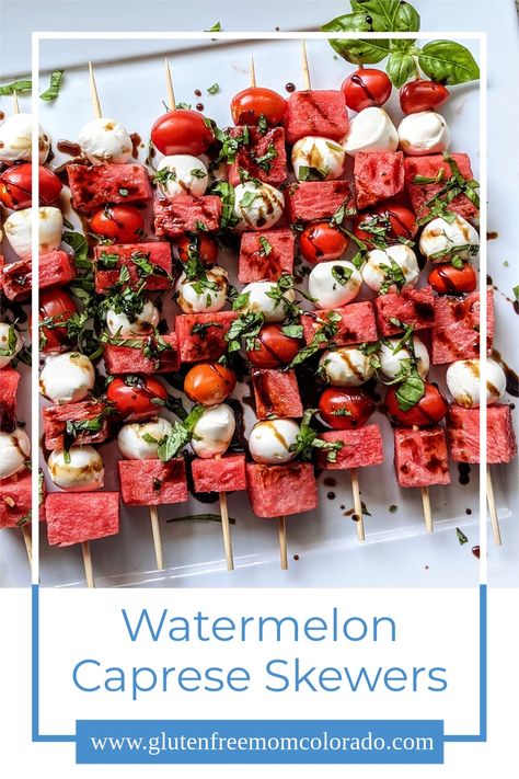 Watermelon Mozzarella Skewers, Watermelon Caprese Skewers, Watermelon Skewers Appetizers, Salad Skewers Appetizers, Watermelon Appetizer Ideas, Hosting Bbq, Summer Bbq Appetizers, Caprese Kabobs, Tomato Mozzarella Skewers