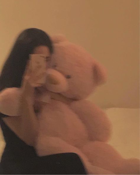 Cute Aesthetic Teddy Bear, Tady Bear Girls Dp, Mirror Selfie With Teddy Bear, Pics With Teddy Bears, Teddy Bear Pictures Cute, Teddy Bear Profile Picture, Teddy Bear Icon Aesthetic, Girl With Teddy Bear Aesthetic, Photo With Teddy Bear