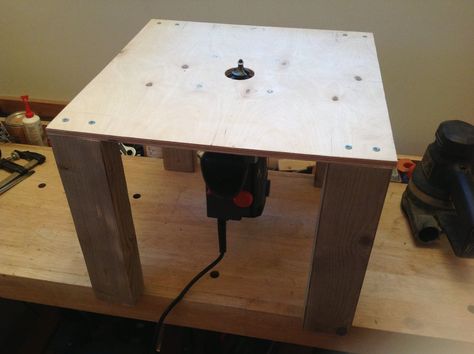 Homemade Router Table, Router Table Plans, Diy Router Table, Diy Easel, Woodworking Lamp, Diy Router, Router Projects, Router Jig, Woodworking Desk