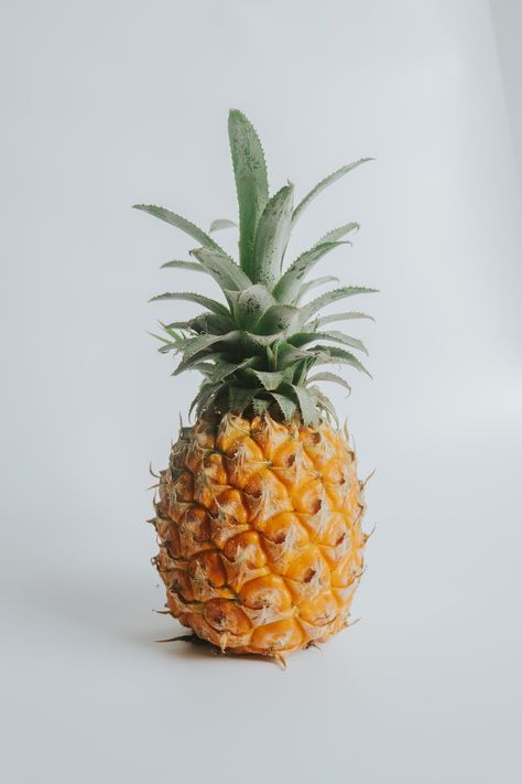 Pineapple Pictures, Pineapple Health Benefits, Pineapple Chicken Recipes, Pineapple Benefits, Growing Pineapple, Pineapple Syrup, Pineapple Bowl, Pineapple Planting, Cut Pineapple