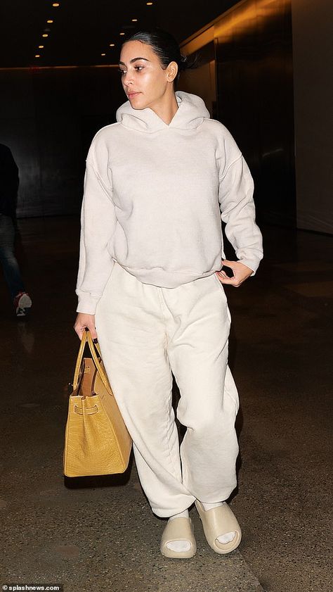 Kim Kardashian Sweats, Kim Kardashian Jogger Outfit, Sweatpants Suit Outfit, All Sweats Outfit, Beige Sweat Suit Outfit, Sweatsuit Set Outfit, Sweat Suit Set, Sweatshirt Fall Outfits, Matching Sweatsuit Outfits