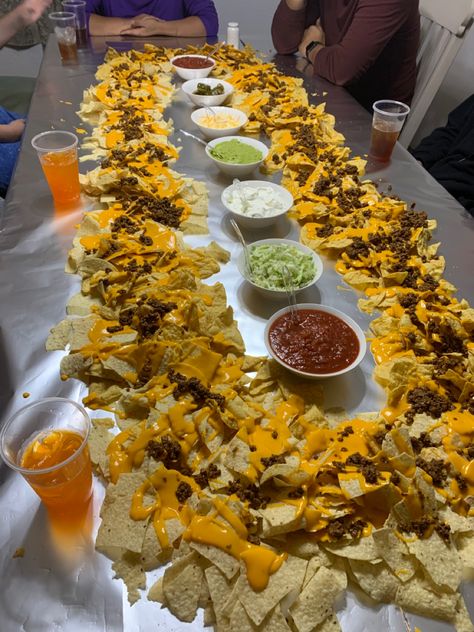 Nacho Bar For Party, Nacho Night Table, Nacho Bar Charcuterie, Nacho Charcuterie Table, Nacho Buffet Party Ideas, Charcuterie Board Ideas Mexican Food, Nacho Party Food, Nachos Table Party Ideas, Island Nacho Bar